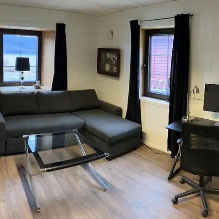 House By The Sea With Private And Jetty בית נופש *