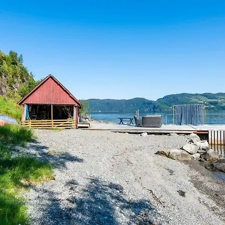 Semesterbostad House By The Sea With Private And Jetty Hjelmeland