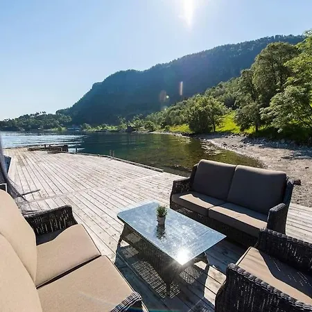 House By The Sea With Private And Jetty Semesterbostad *