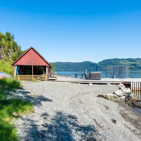 Semesterbostad House By The Sea With Private And Jetty Hjelmeland