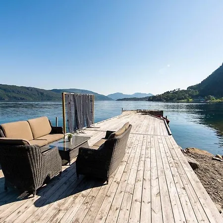 House By The Sea With Private And Jetty * Hjelmeland